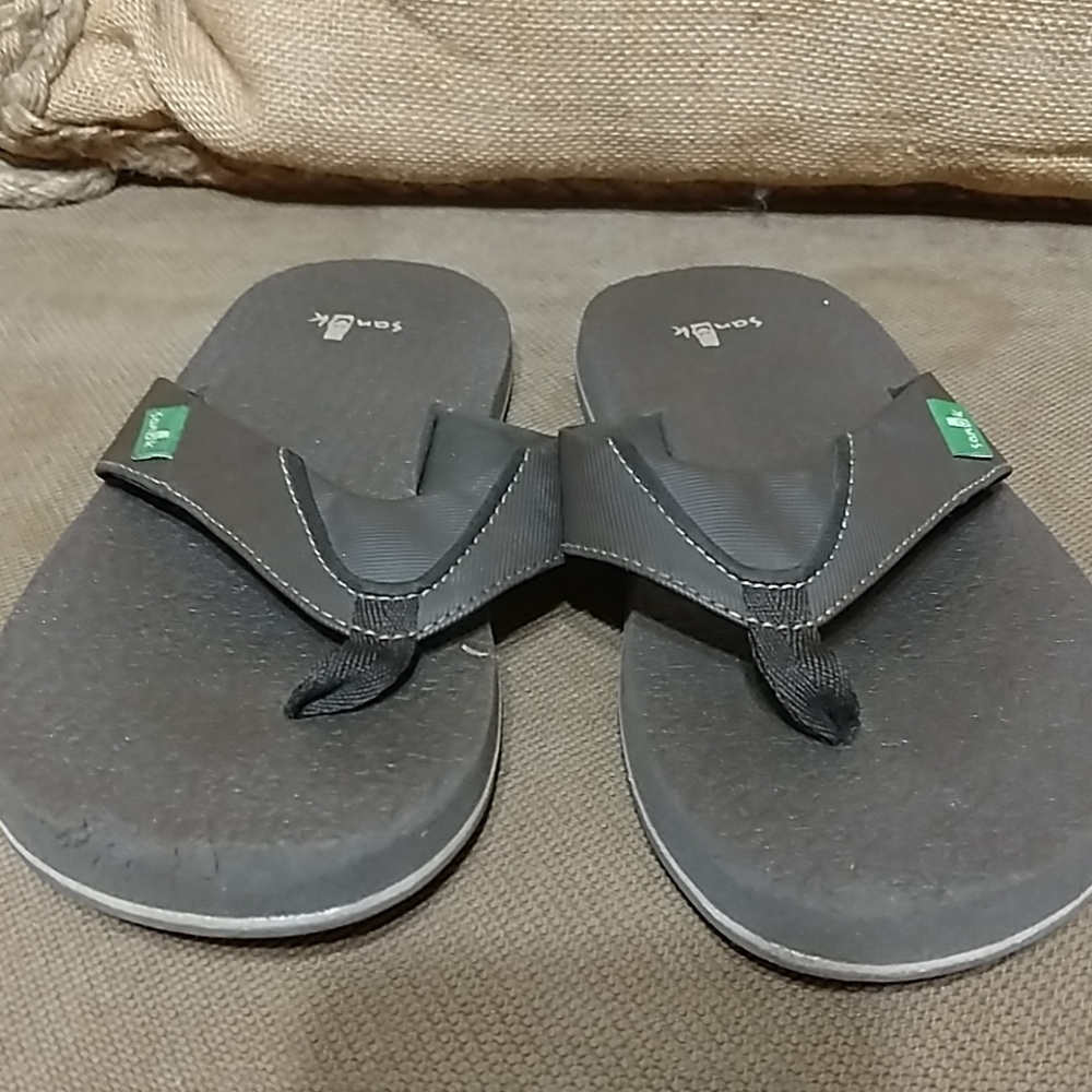 Sanuk brown boys flip flops, Y3-4
